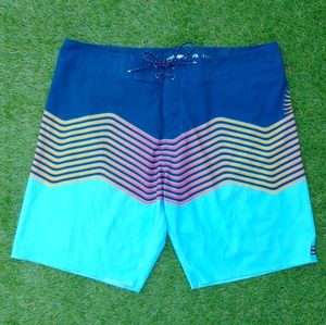 Excellent Used Condition Men's BILLABONG Blue Stripe Board Shorts Size 36.